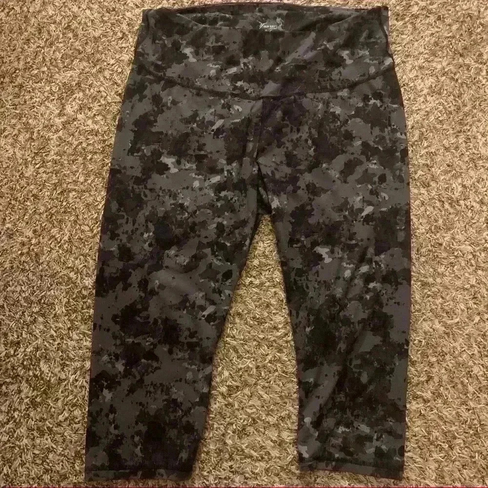 Old Navy Active Gray Camo Leggings